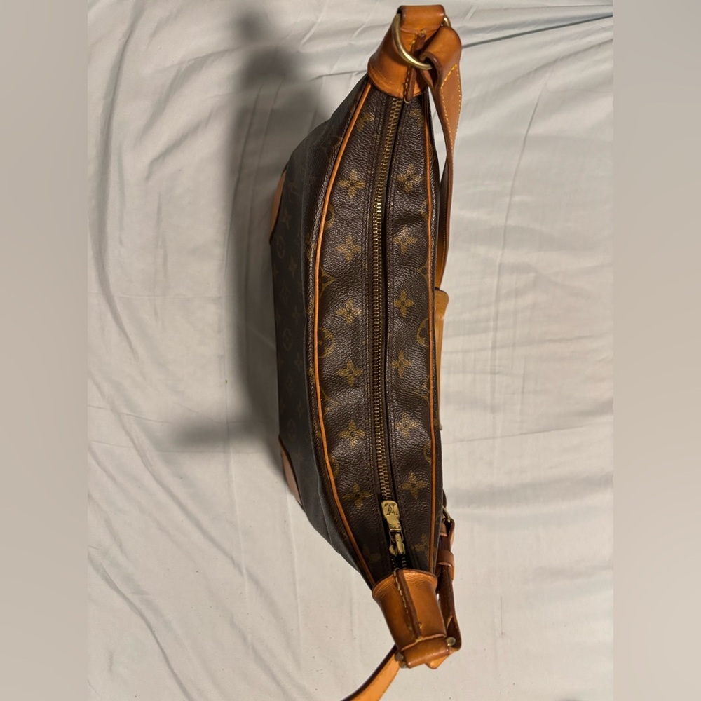 LOUIS VUITTON Monogram Boulogne 30 Shoulder Bag - Picture 14 of 15